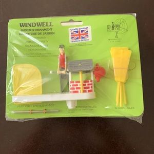 BNWT VINTAGE Mecnov mini garden ornament